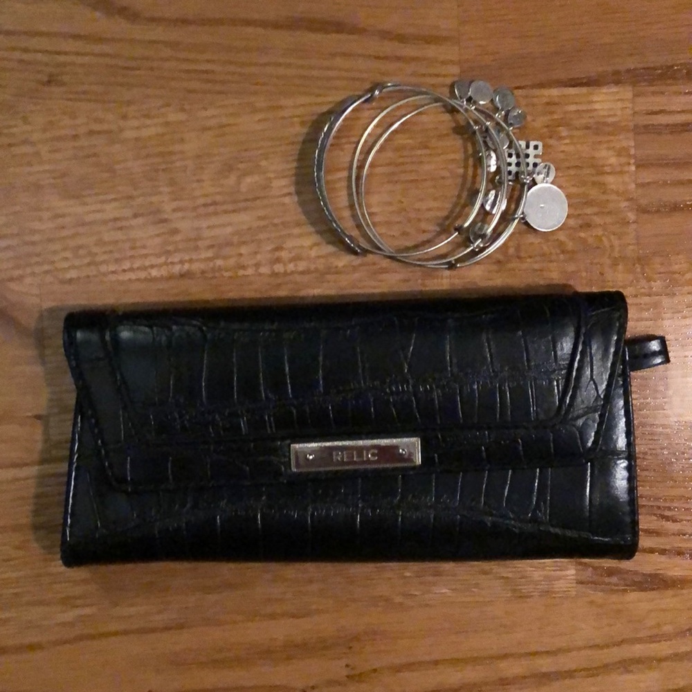 ♦️SOLD Relic Tri-fold Clutch